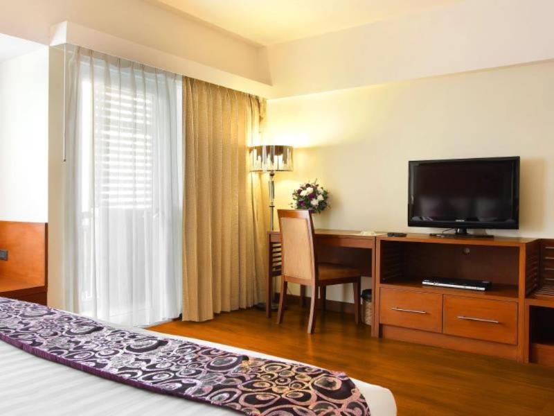 Silom City Hotel Bangkok Exterior photo