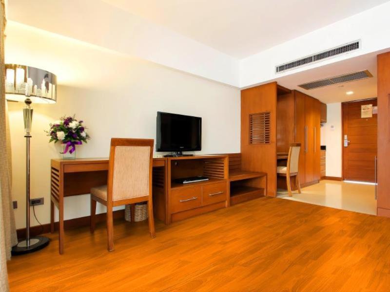 Silom City Hotel Bangkok Exterior photo
